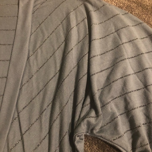 Deep V shirt - Picture 2 of 3